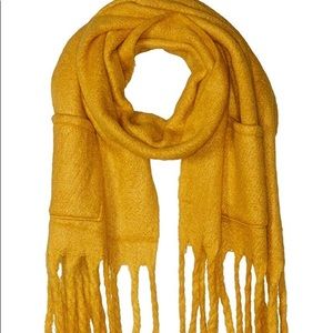 Steve Madden Soft Scarf w/ pockets